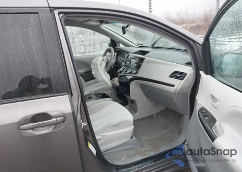 2012 Toyota Sienna Le V6 8 Passenger z USA, uszkodzony, nr VIN 5TDKK3DC7CS254394